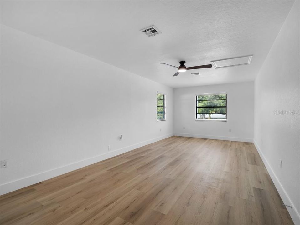 En Venta: $730,000 (4 camas, 3 baños, 2335 Pies cuadrados)