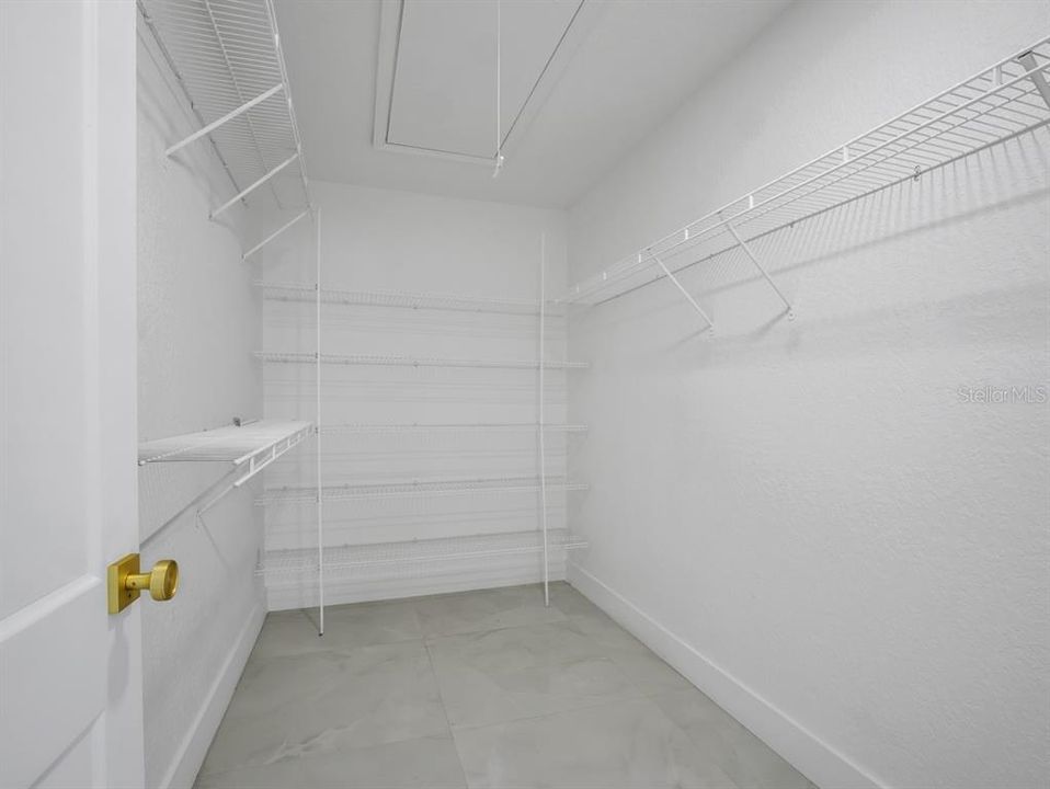 En Venta: $730,000 (4 camas, 3 baños, 2335 Pies cuadrados)