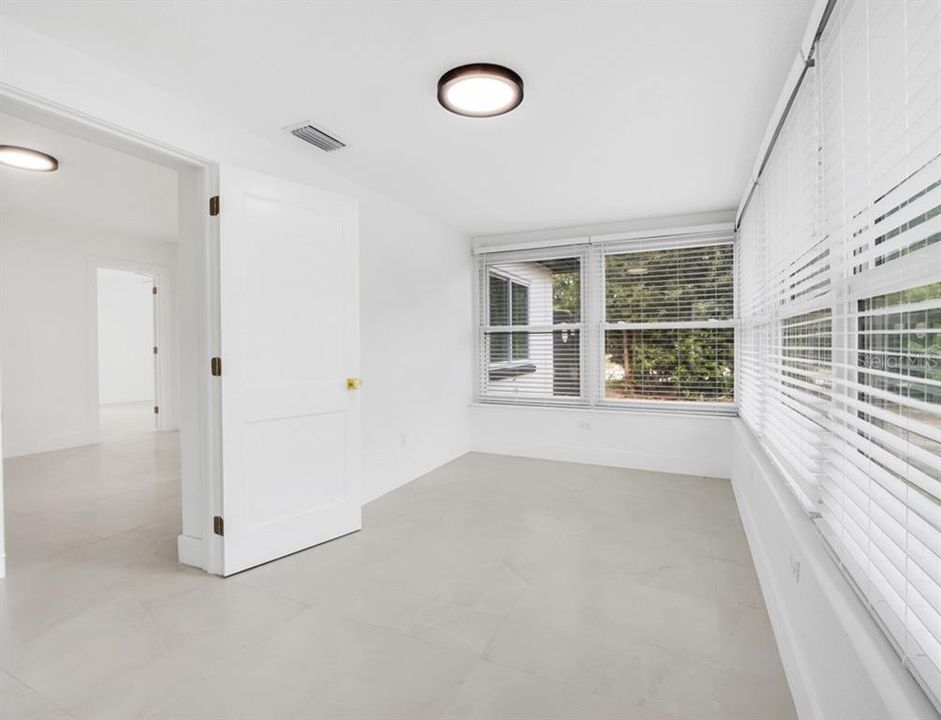En Venta: $730,000 (4 camas, 3 baños, 2335 Pies cuadrados)