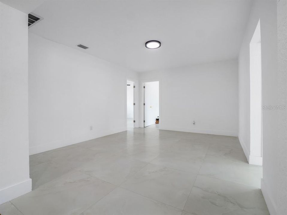 En Venta: $730,000 (4 camas, 3 baños, 2335 Pies cuadrados)