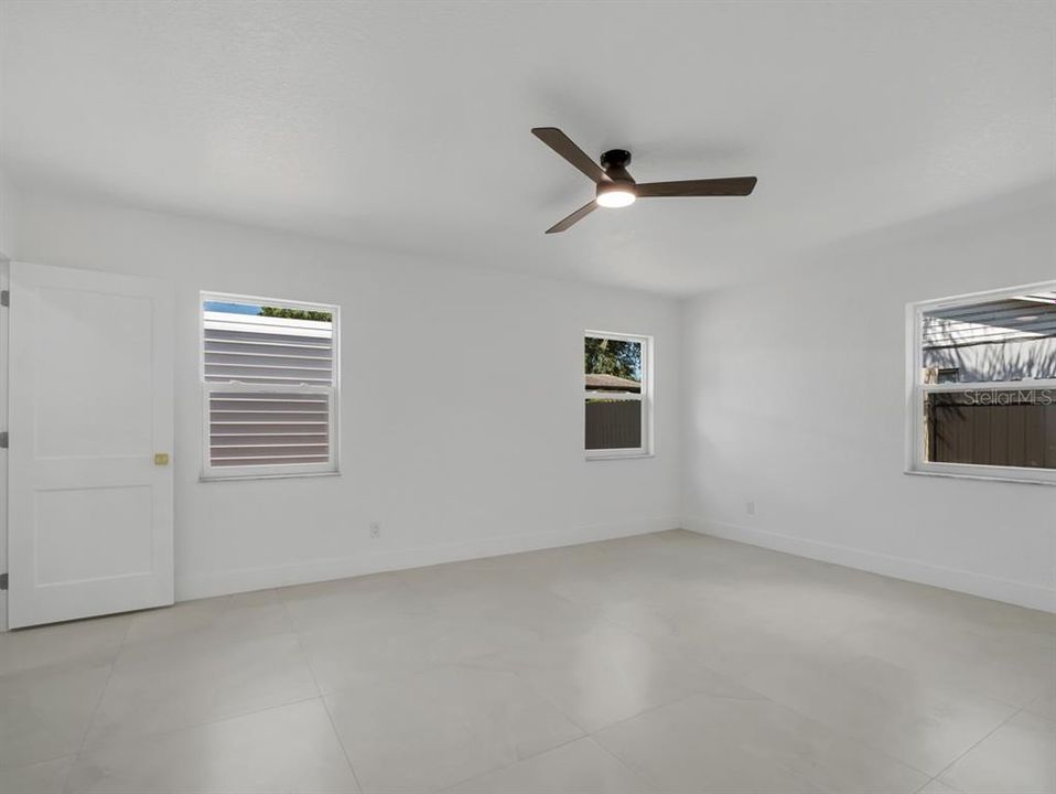 En Venta: $730,000 (4 camas, 3 baños, 2335 Pies cuadrados)