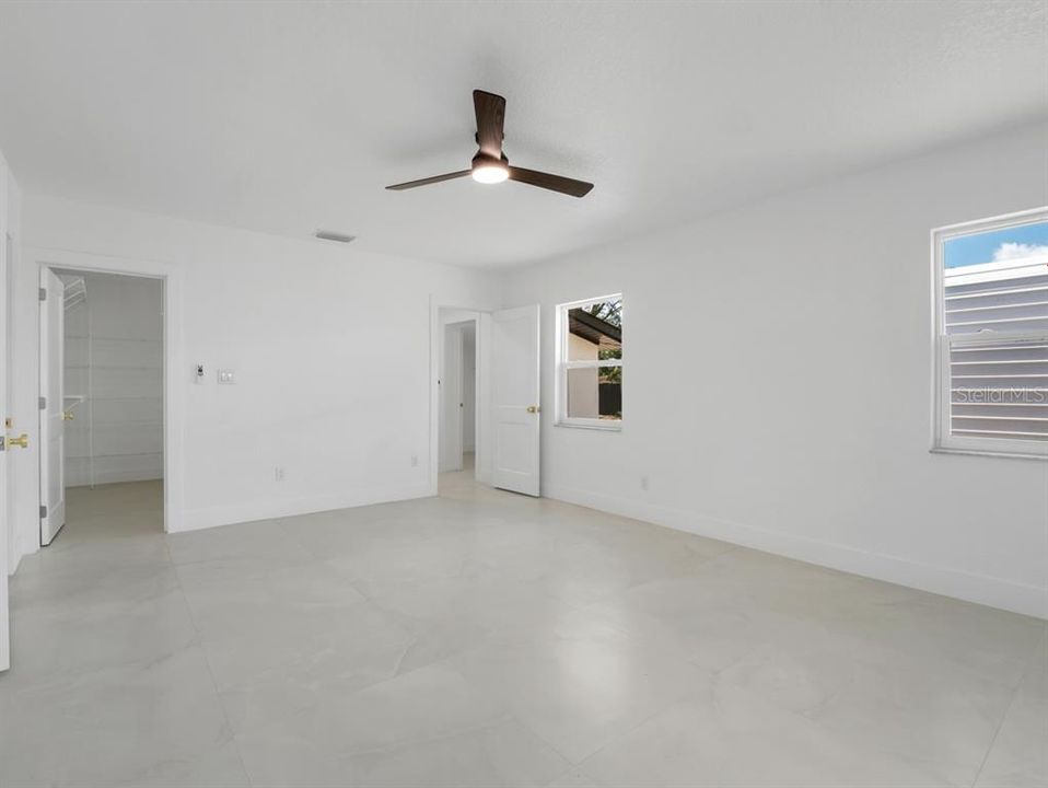 En Venta: $730,000 (4 camas, 3 baños, 2335 Pies cuadrados)