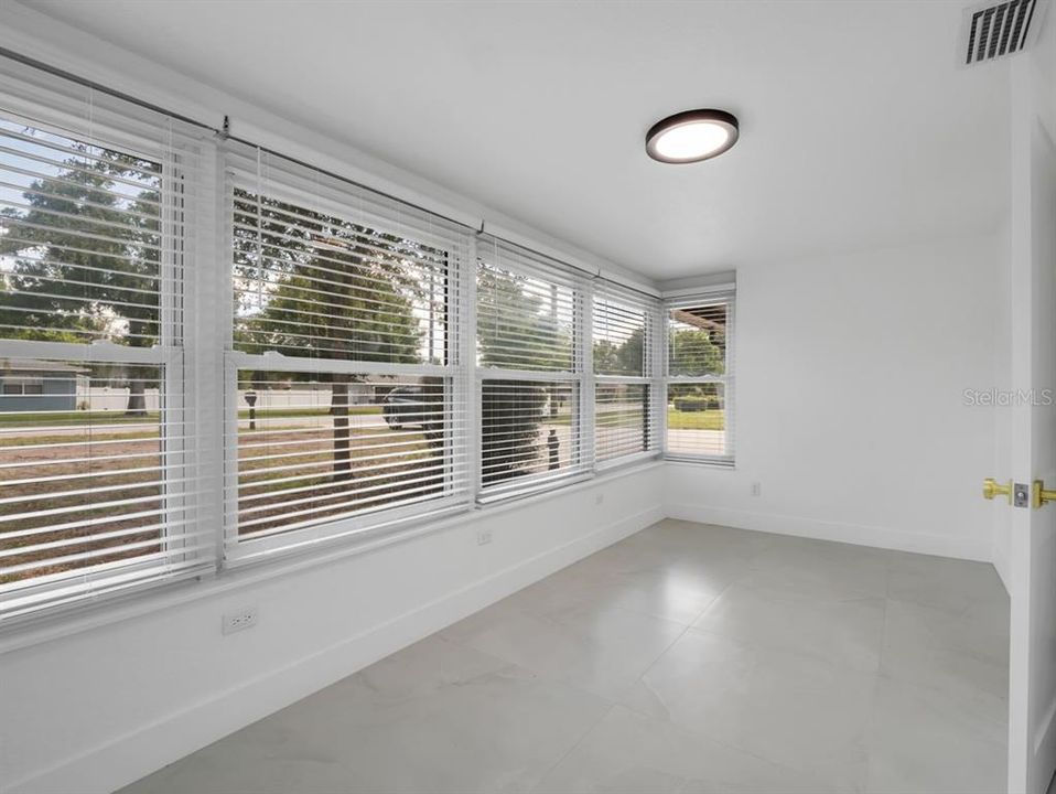 En Venta: $730,000 (4 camas, 3 baños, 2335 Pies cuadrados)