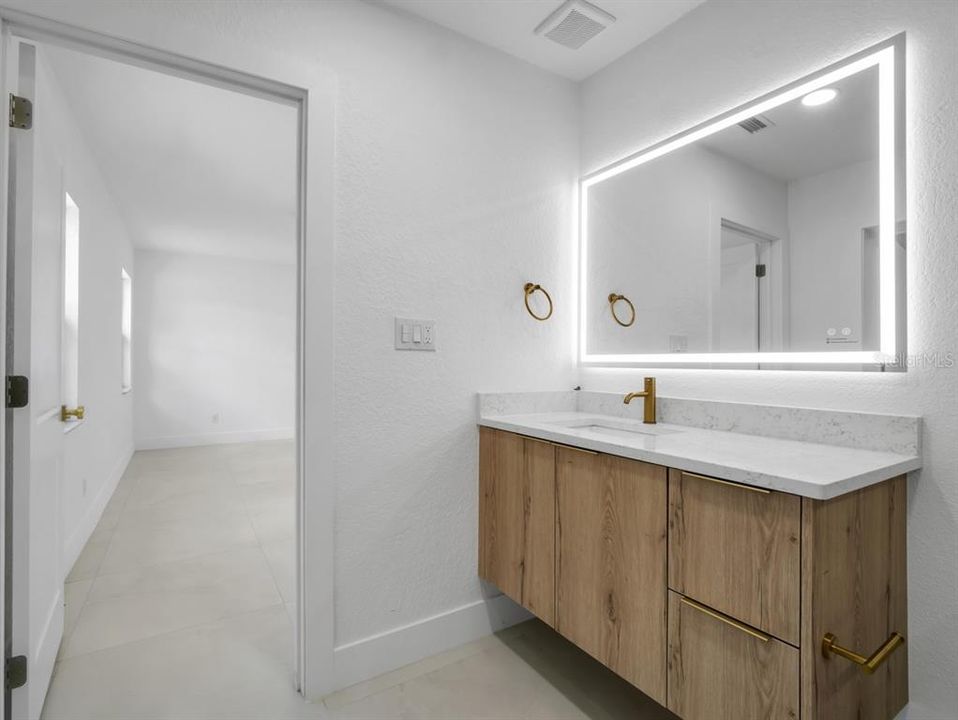 En Venta: $730,000 (4 camas, 3 baños, 2335 Pies cuadrados)