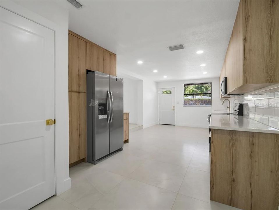 En Venta: $730,000 (4 camas, 3 baños, 2335 Pies cuadrados)
