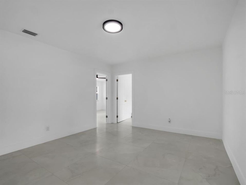 En Venta: $730,000 (4 camas, 3 baños, 2335 Pies cuadrados)