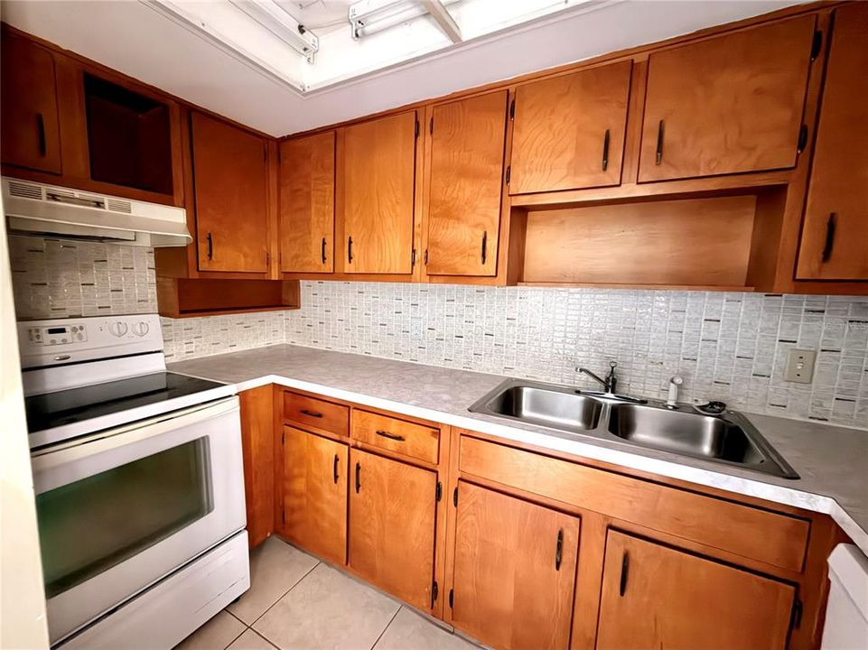На продажу: $75,000 (1 спален, 1 ванн, 792 Квадратных фут)