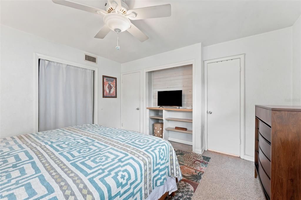 Active With Contract: $435,000 (3 beds, 2 baths, 1664 Square Feet)