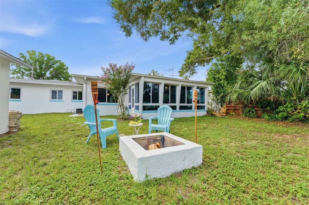 Active With Contract: $435,000 (3 beds, 2 baths, 1664 Square Feet)