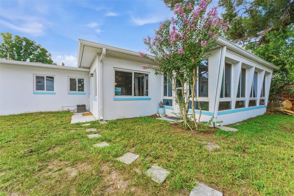 Active With Contract: $435,000 (3 beds, 2 baths, 1664 Square Feet)