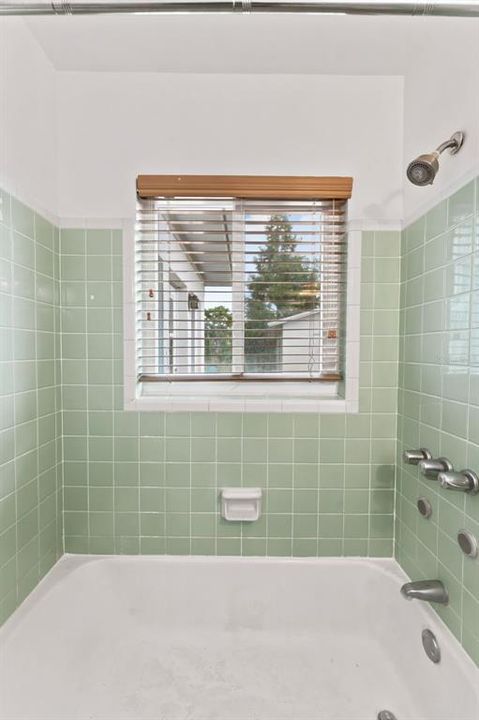 Active With Contract: $435,000 (3 beds, 2 baths, 1664 Square Feet)