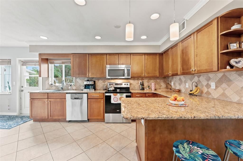 Active With Contract: $435,000 (3 beds, 2 baths, 1664 Square Feet)