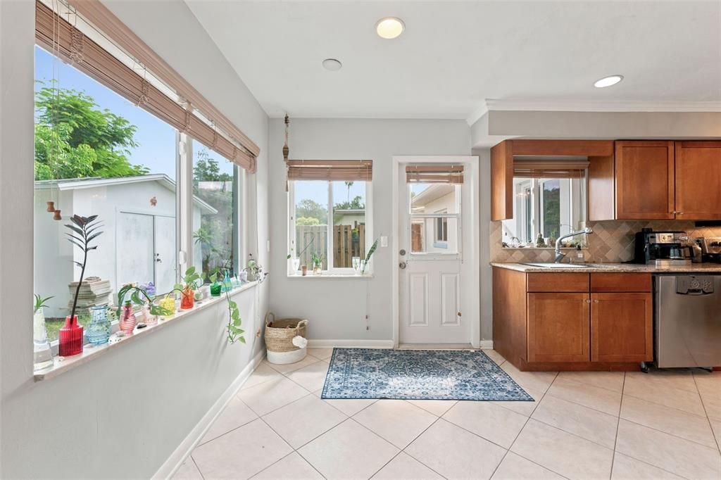 Active With Contract: $435,000 (3 beds, 2 baths, 1664 Square Feet)