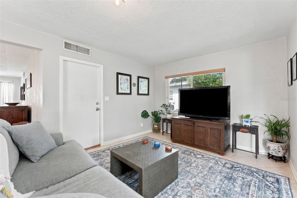 Active With Contract: $435,000 (3 beds, 2 baths, 1664 Square Feet)