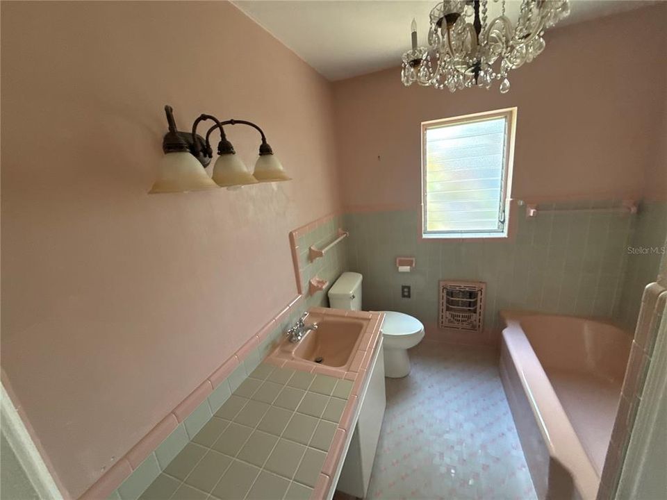 For Sale: $289,000 (3 beds, 2 baths, 1763 Square Feet)