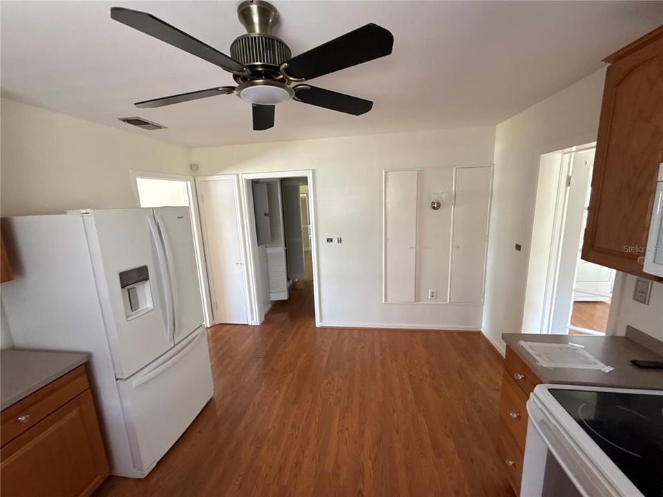 For Sale: $289,000 (3 beds, 2 baths, 1763 Square Feet)