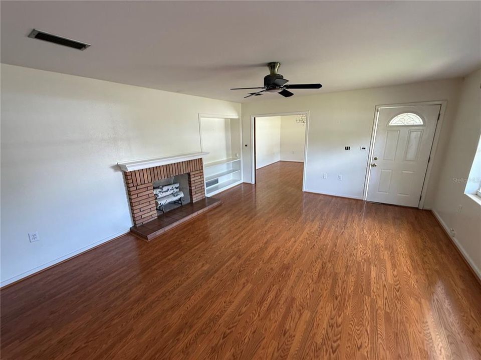 For Sale: $289,000 (3 beds, 2 baths, 1763 Square Feet)