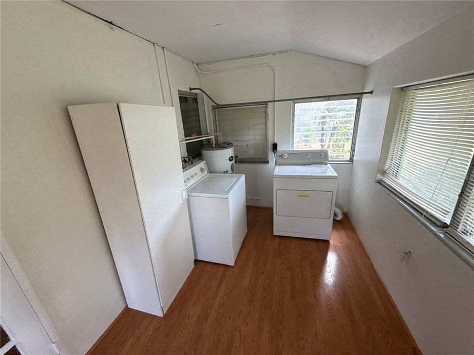 For Sale: $289,000 (3 beds, 2 baths, 1763 Square Feet)