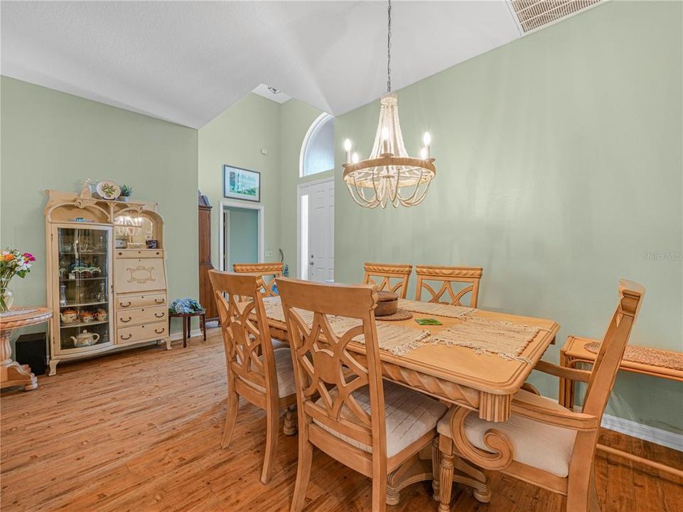 На продажу: $359,900 (3 спален, 2 ванн, 1847 Квадратных фут)