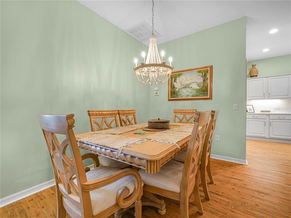 На продажу: $359,900 (3 спален, 2 ванн, 1847 Квадратных фут)