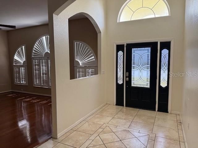 En Venta: $365,000 (4 camas, 2 baños, 2460 Pies cuadrados)