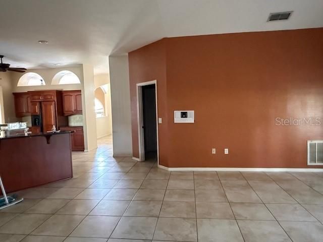 En Venta: $365,000 (4 camas, 2 baños, 2460 Pies cuadrados)