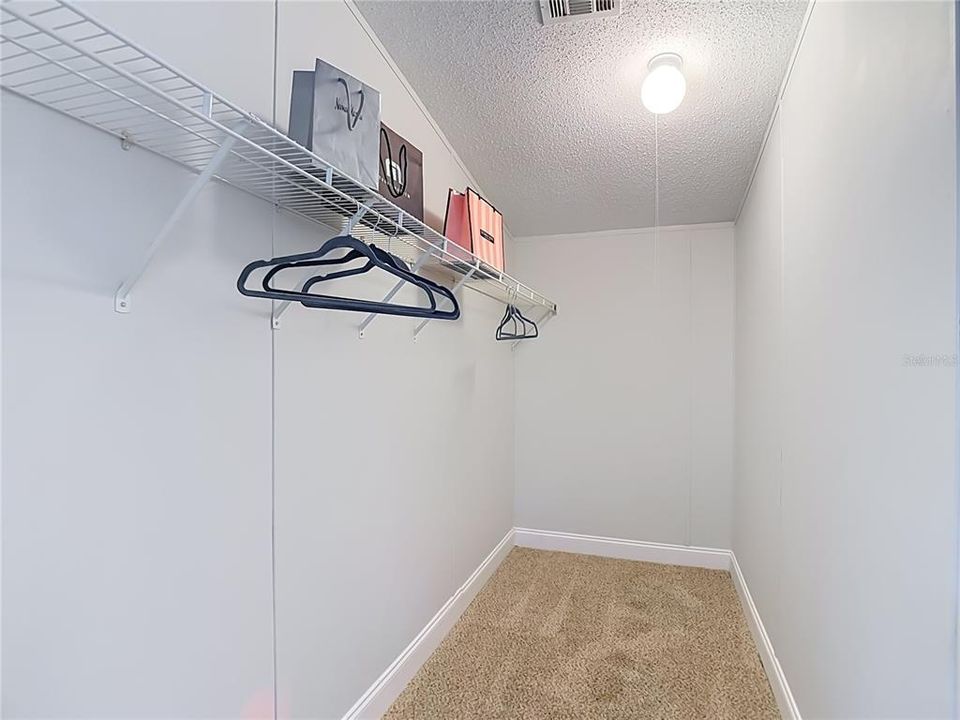 En Venta: $275,000 (4 camas, 2 baños, 1872 Pies cuadrados)