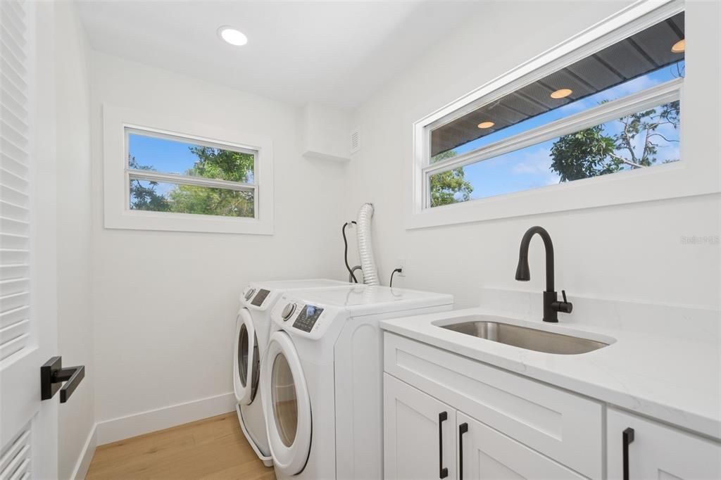En Venta: $1,149,000 (7 camas, 6 baños, 3432 Pies cuadrados)