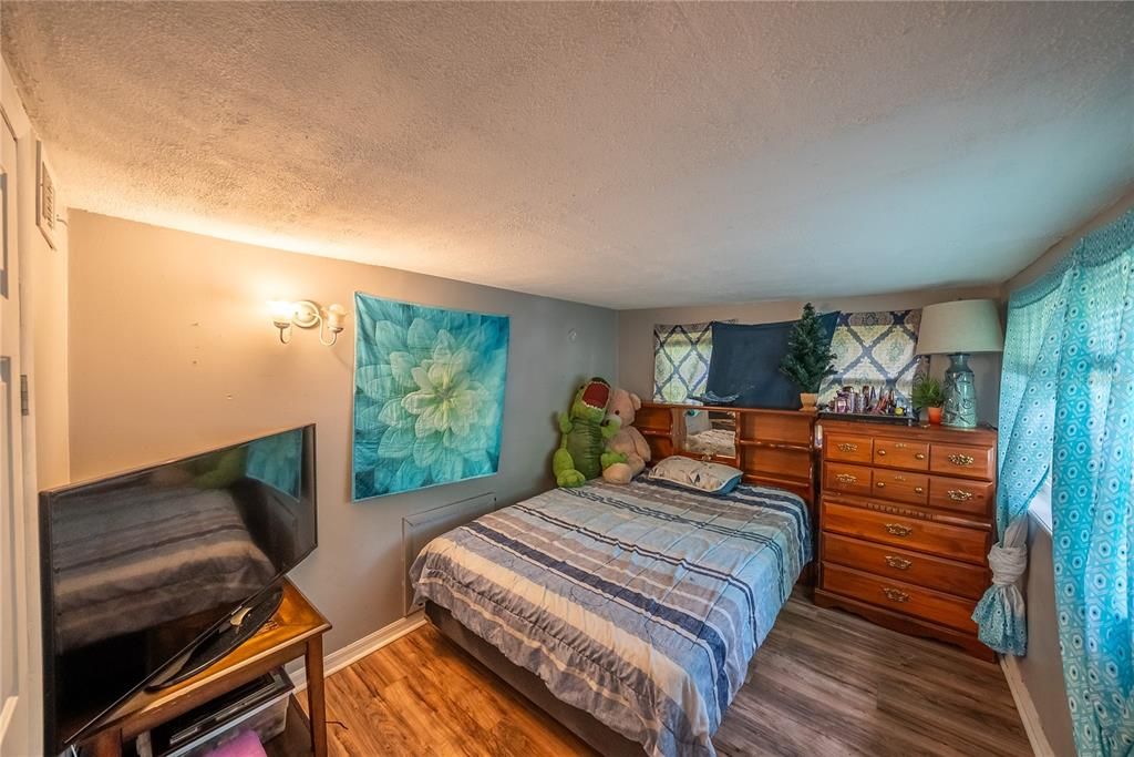 На продажу: $159,999 (3 спален, 1 ванн, 1039 Квадратных фут)