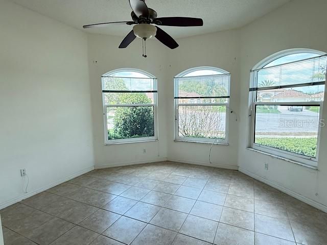 En Venta: $325,000 (4 camas, 3 baños, 2722 Pies cuadrados)