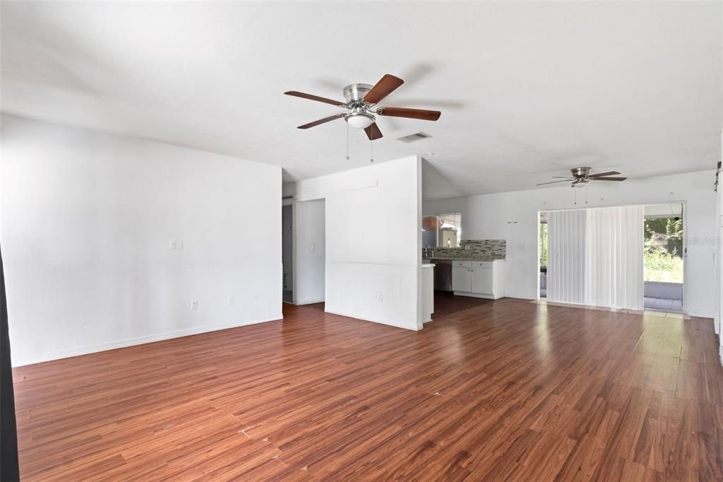 For Sale: $186,000 (3 beds, 2 baths, 1320 Square Feet)