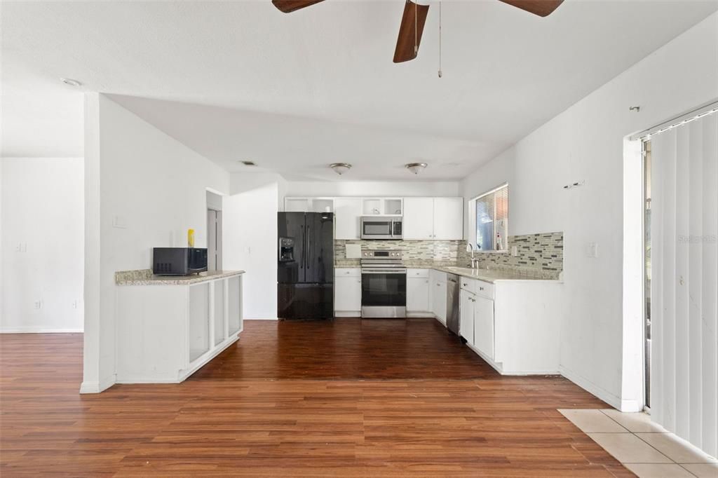 For Sale: $186,000 (3 beds, 2 baths, 1320 Square Feet)