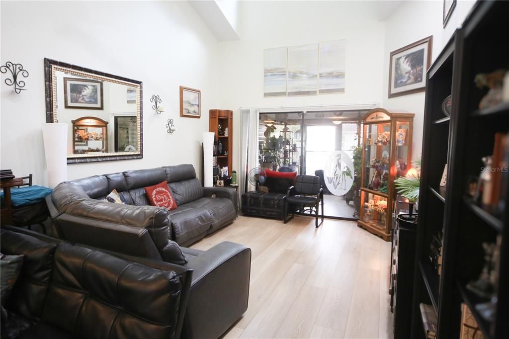 На продажу: $299,900 (3 спален, 2 ванн, 1581 Квадратных фут)