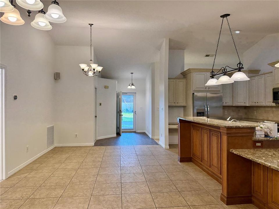 For Rent: $2,990 (4 beds, 2 baths, 2479 Square Feet)