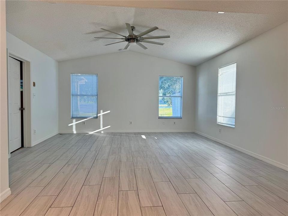 For Rent: $2,990 (4 beds, 2 baths, 2479 Square Feet)