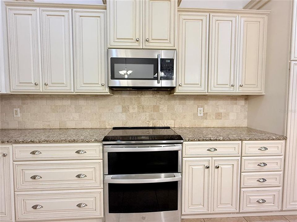 For Rent: $2,990 (4 beds, 2 baths, 2479 Square Feet)