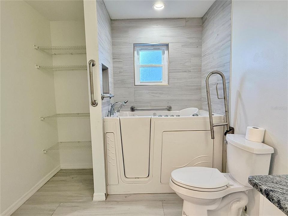 For Rent: $2,990 (4 beds, 2 baths, 2479 Square Feet)