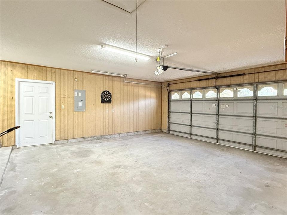 For Rent: $2,990 (4 beds, 2 baths, 2479 Square Feet)