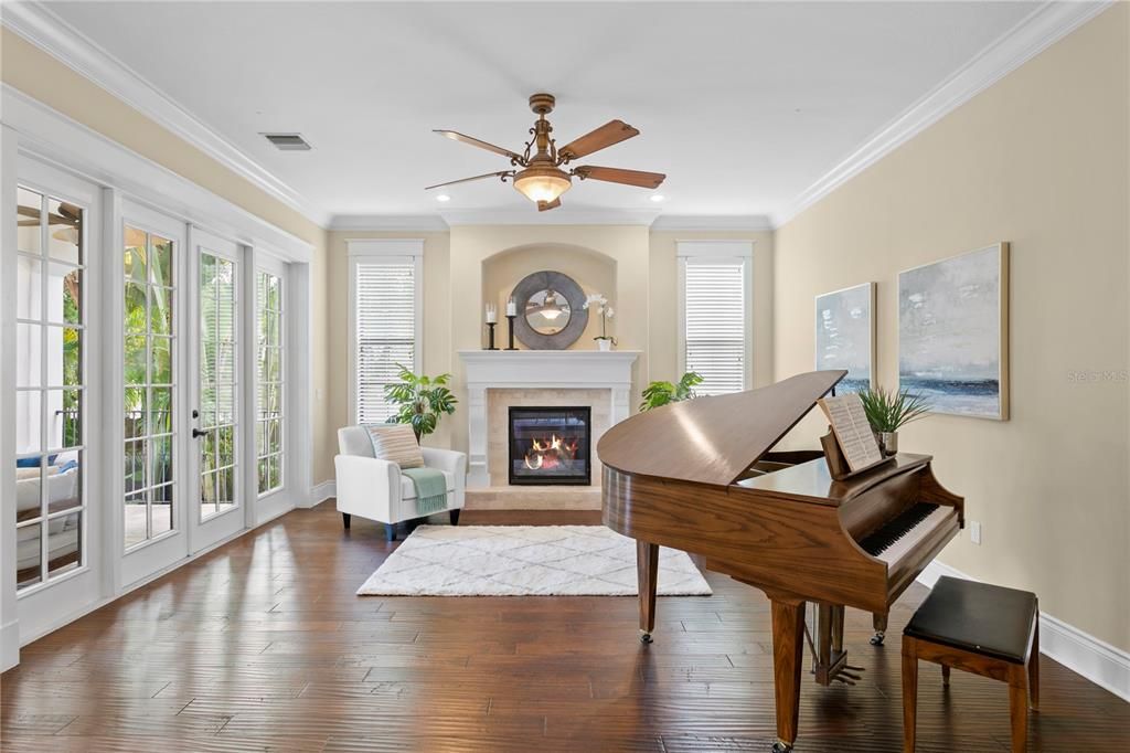 For Sale: $2,189,000 (5 beds, 5 baths, 4546 Square Feet)