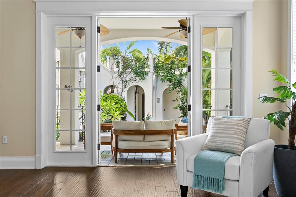 For Sale: $2,189,000 (5 beds, 5 baths, 4546 Square Feet)