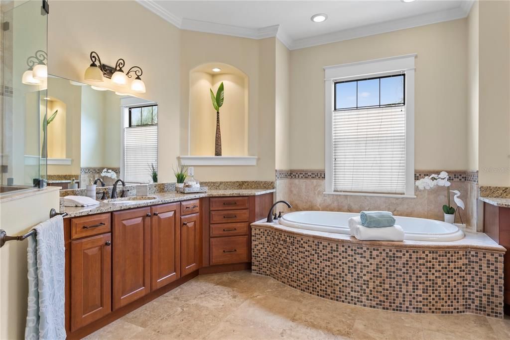For Sale: $2,189,000 (5 beds, 5 baths, 4546 Square Feet)