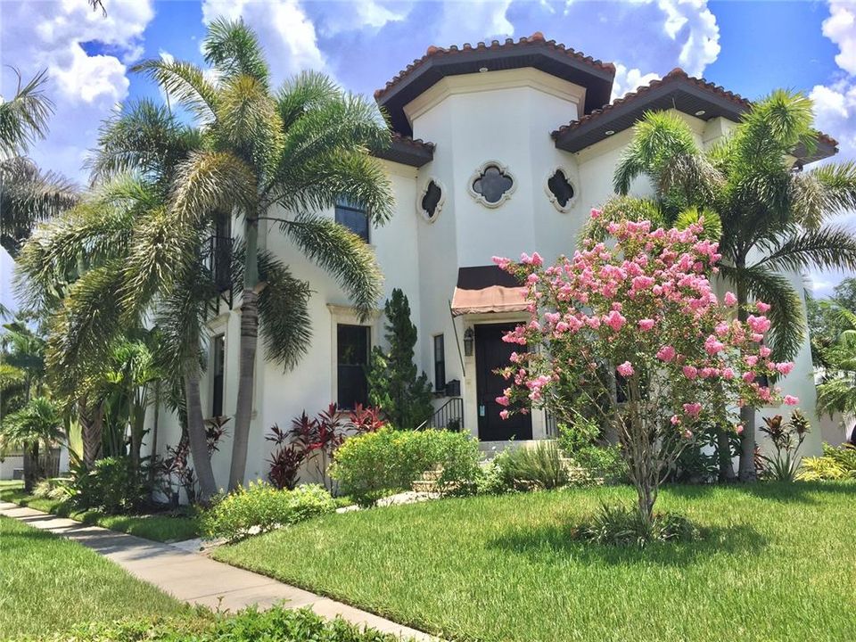 For Sale: $2,189,000 (5 beds, 5 baths, 4546 Square Feet)