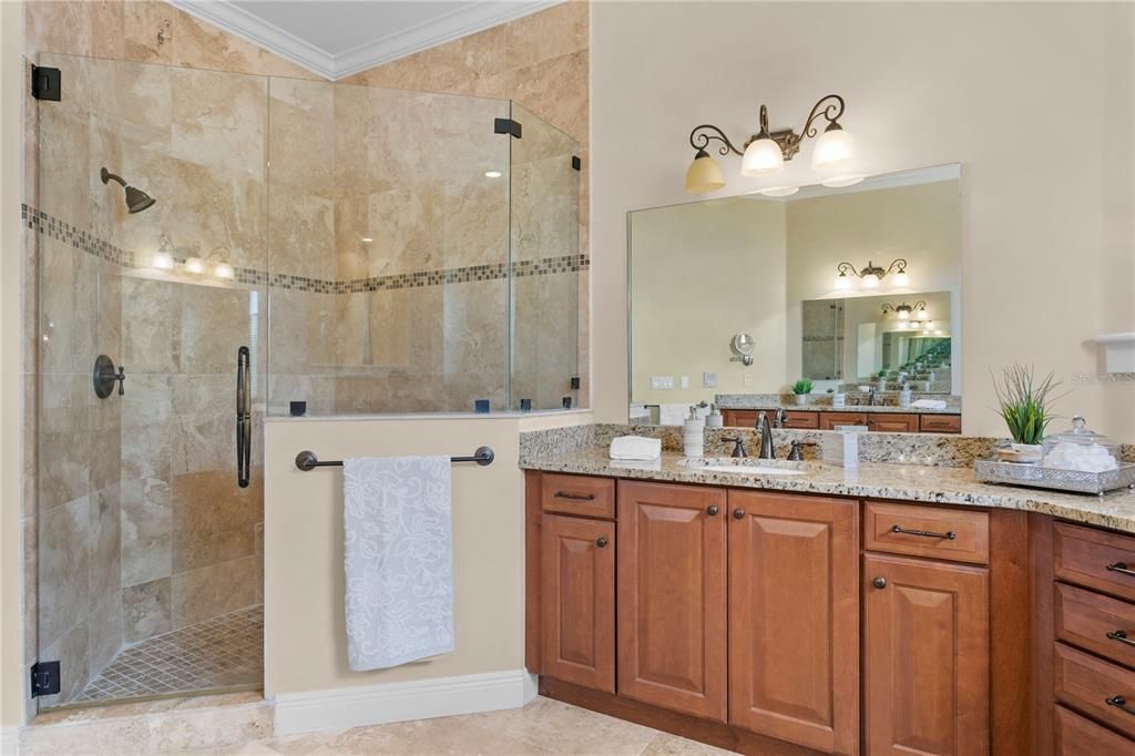 For Sale: $2,189,000 (5 beds, 5 baths, 4546 Square Feet)