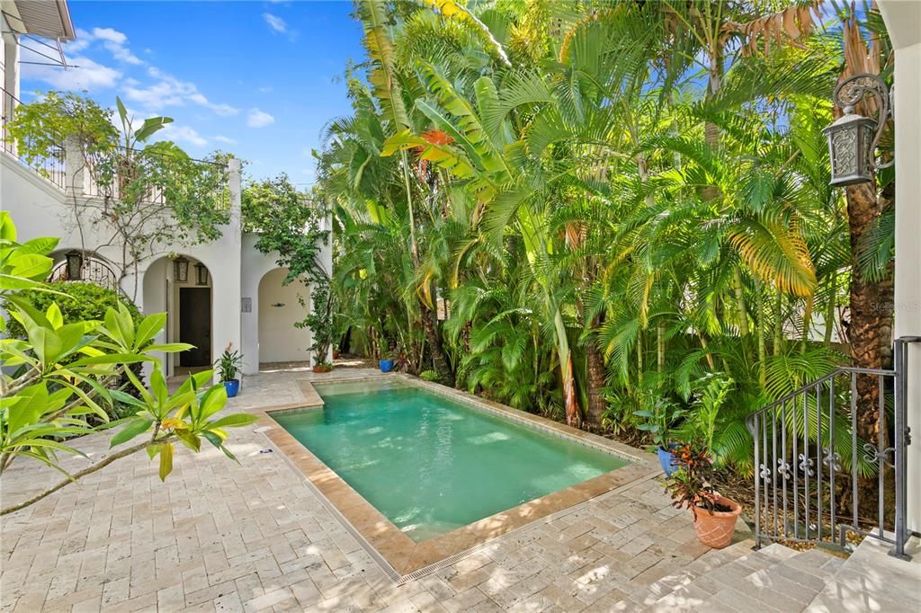 For Sale: $2,189,000 (5 beds, 5 baths, 4546 Square Feet)