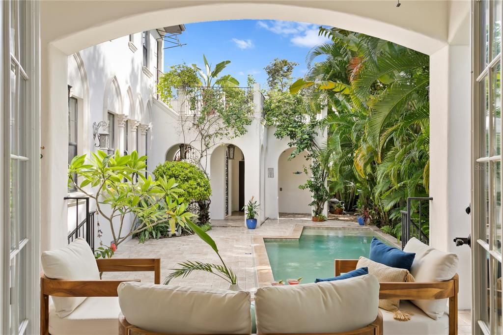 For Sale: $2,189,000 (5 beds, 5 baths, 4546 Square Feet)