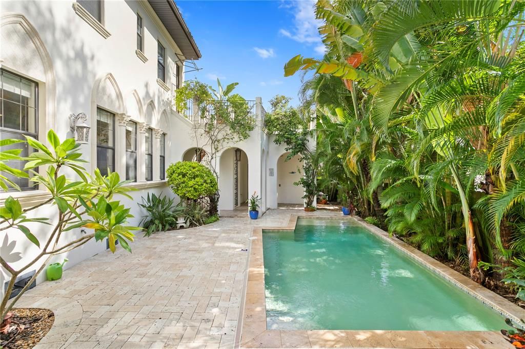 For Sale: $2,189,000 (5 beds, 5 baths, 4546 Square Feet)