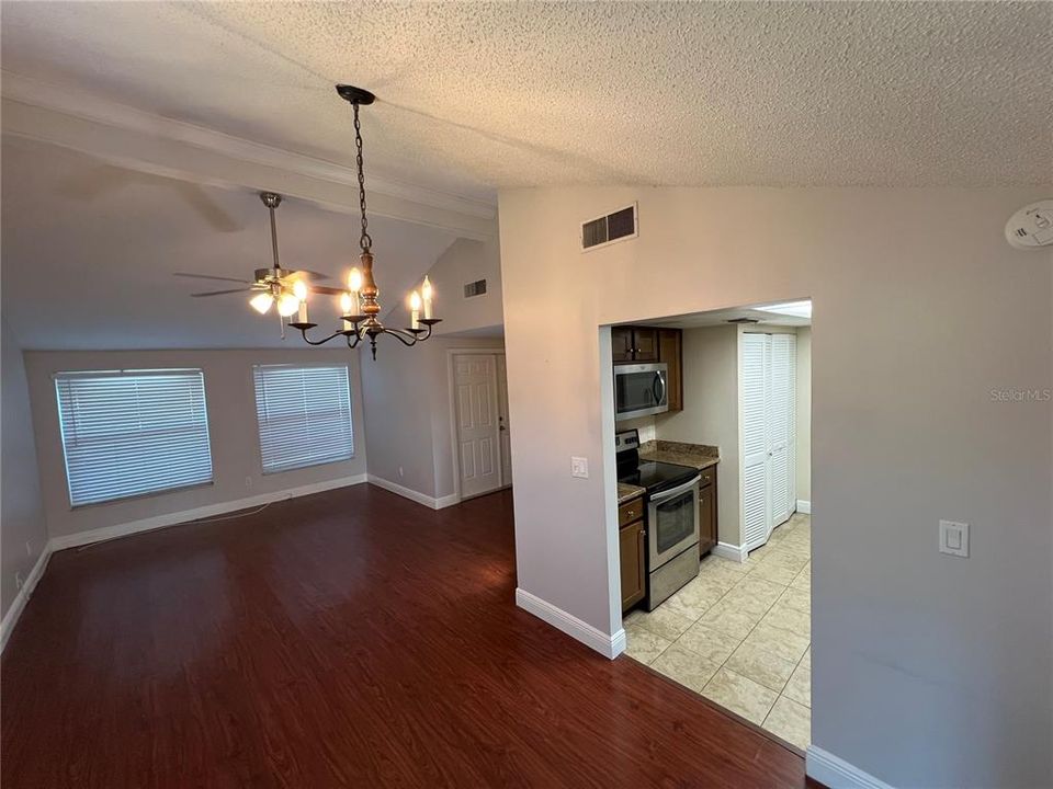 En Venta: $294,900 (3 camas, 2 baños, 1054 Pies cuadrados)
