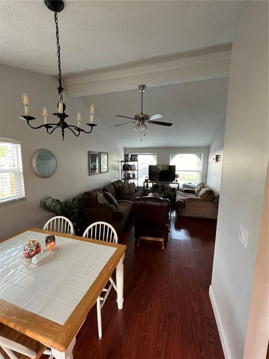 En Venta: $294,900 (3 camas, 2 baños, 1054 Pies cuadrados)