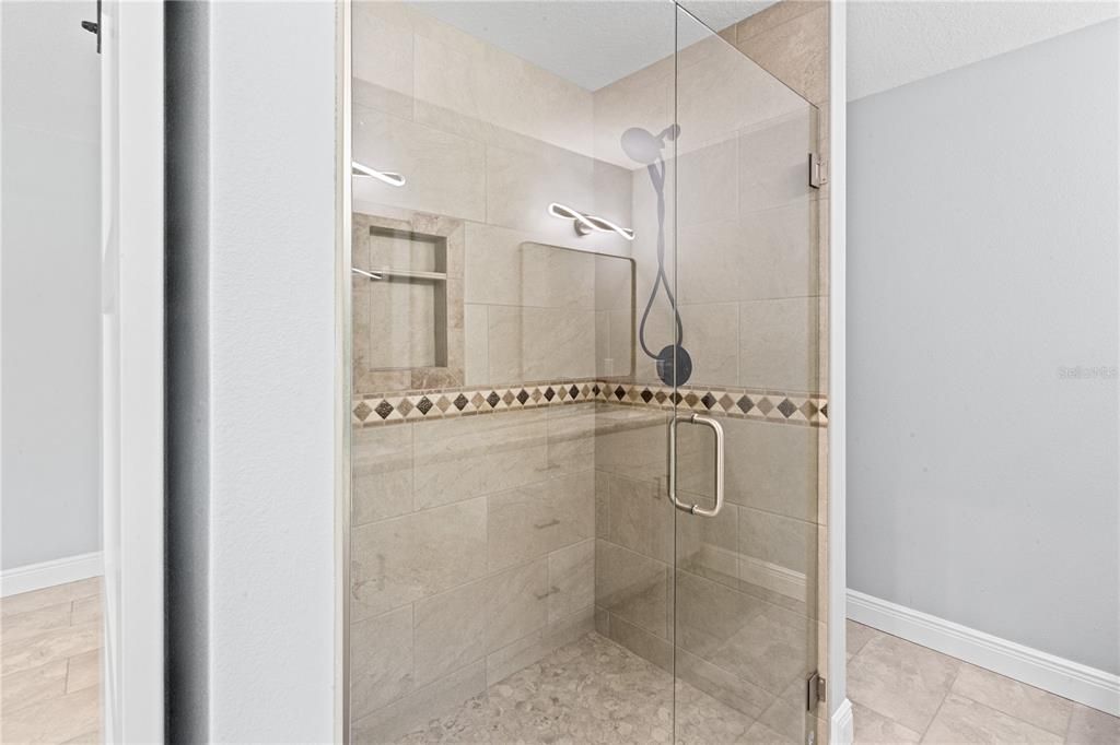 На продажу: $379,000 (3 спален, 2 ванн, 1846 Квадратных фут)