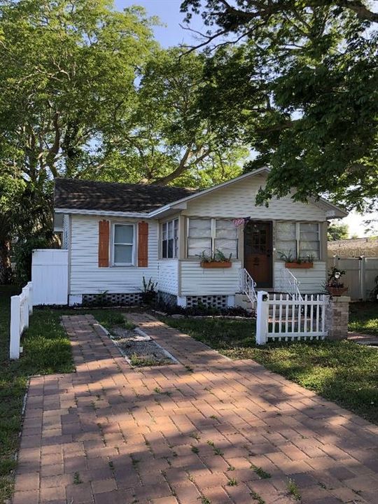Activo con contrato: $275,000 (2 camas, 2 baños, 1075 Pies cuadrados)